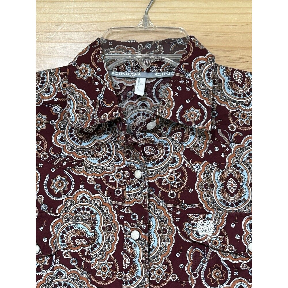 Cinch Pearl Snap Women’s Long Sleeve Western Rodeo Shirt Maroon Paisley Print S - Picture 3 of 7